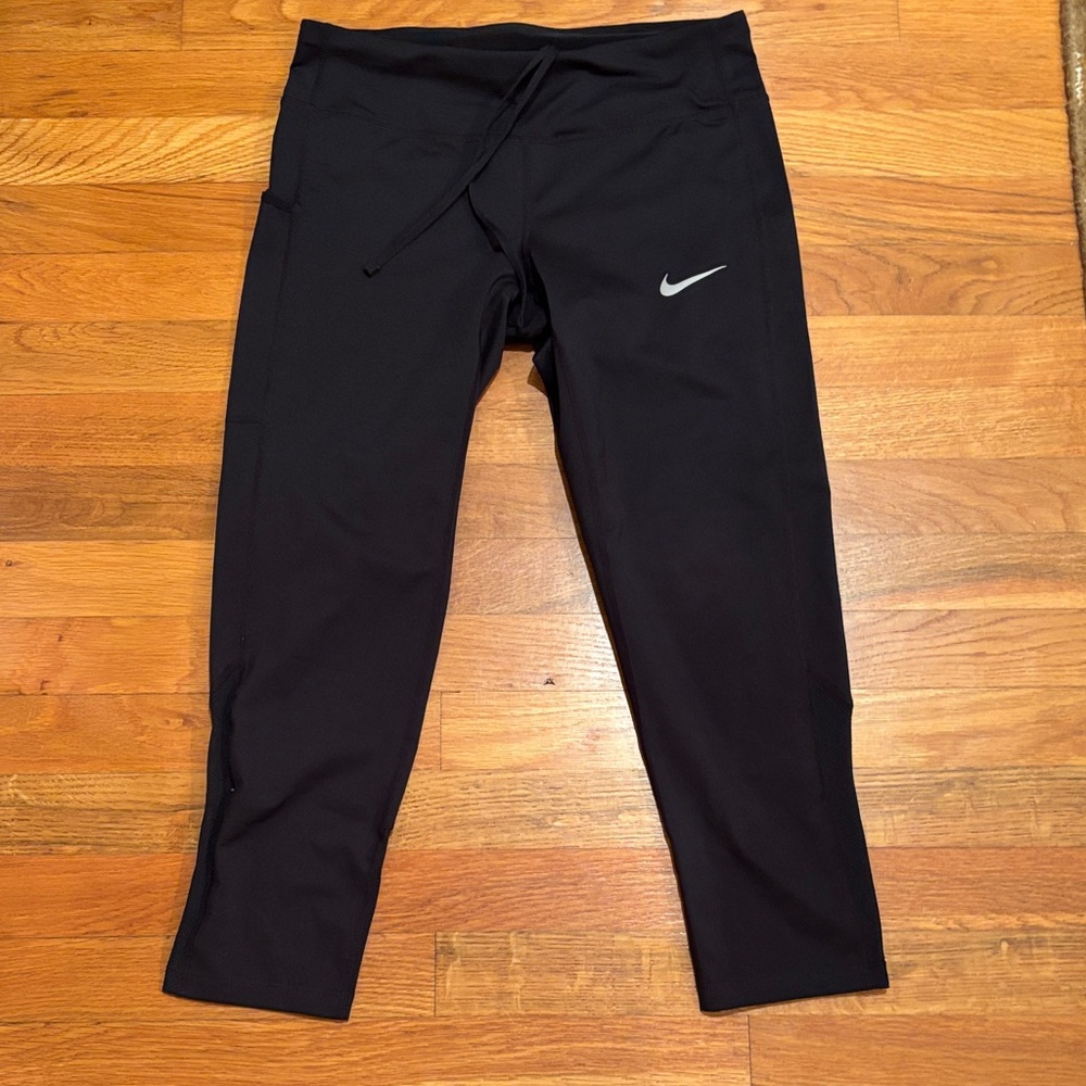 Nike Women’s Black Capri Running Leggings with Mesh Detail
